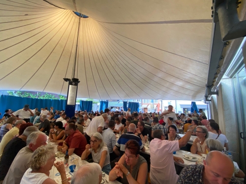 18.30 Uhr und alle Plätze sind besetzt.